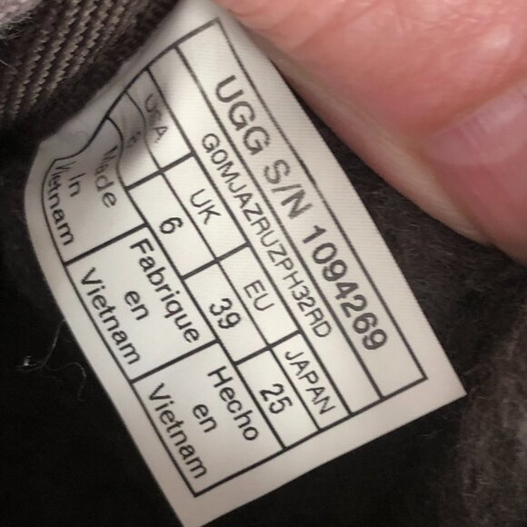 UGG Neumel Chukka Sheepskin Suede Lace Up Ankle Boots - 1094269 - Picture 9 of 10